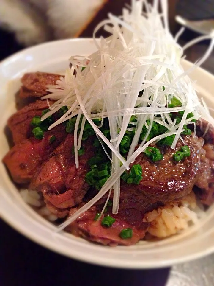 Snapdishの料理写真:☆牛フィレのステーキ丼☆|tomiさん