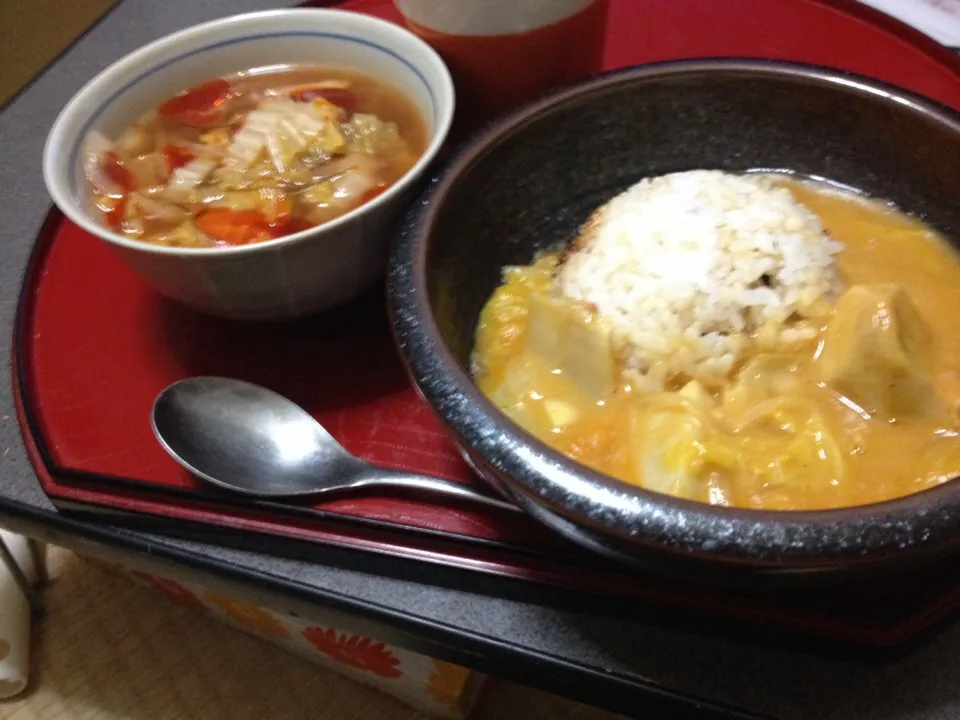 Snapdishの料理写真:単身晩ごはん    カレートマトシチュー   和風トマトスープ|ぽんたさん