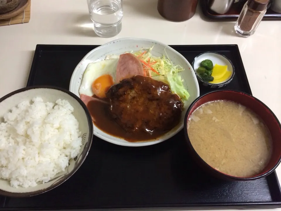 ハンバーグ定食|アクちゃんさん