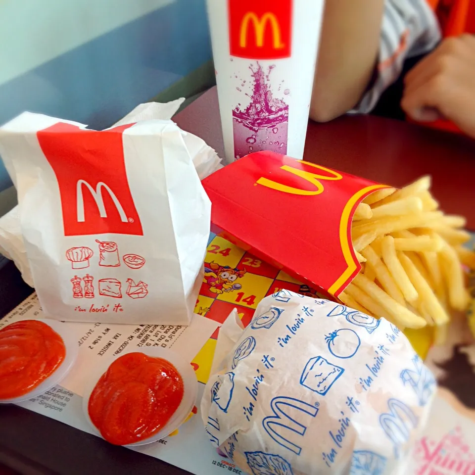 Snapdishの料理写真:McDonald's!|ohmylifesparklesさん