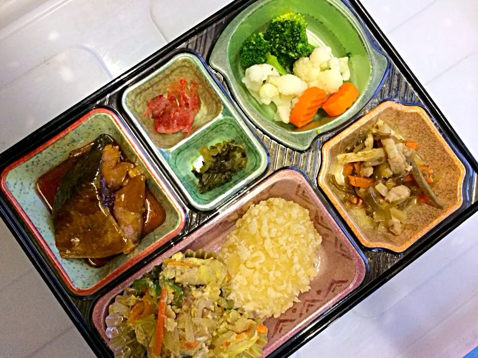 日替わり弁当 骨なしアジの照り煮 豊橋市下地地区豊川市へ配達|Naokazu Kuritaさん