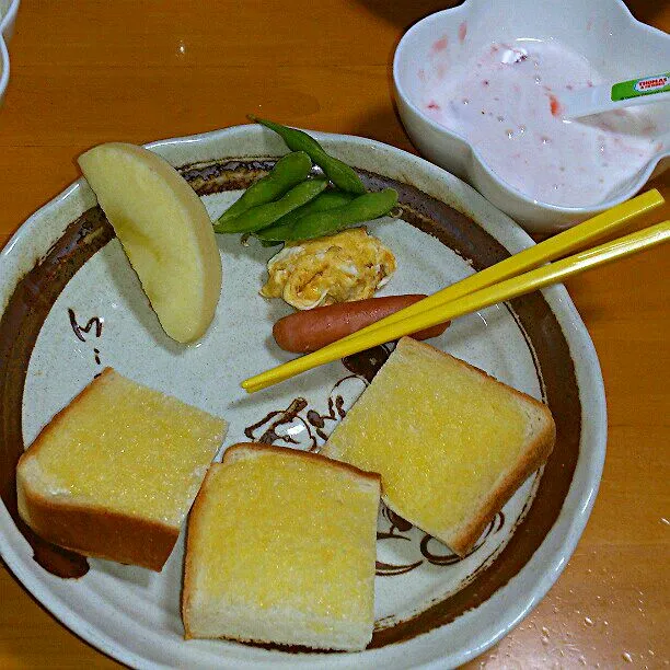 子どもの朝食
朝フルーツはりんご(o^－^o)|ふみぃさん