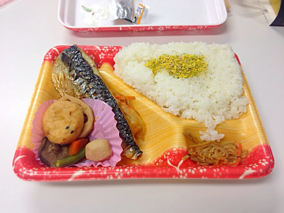 Snapdishの料理写真:サバ塩焼き弁当|Yas Nakさん