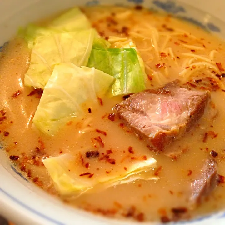 鹿児島黒豚とんこつラーメン〜自家製チャーシュー入り〜|アキコさん