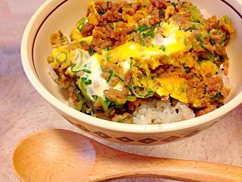 ひき肉の甘辛卵とじ丼|ちひろさん