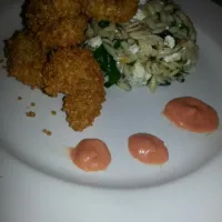 quinoa breaded shrimp with a dried cranberry orzo arugula gorgonzola cheese salad with a lemon dijon dressing.  ofcourse I could have plated this different clea|Monique Whiteさん