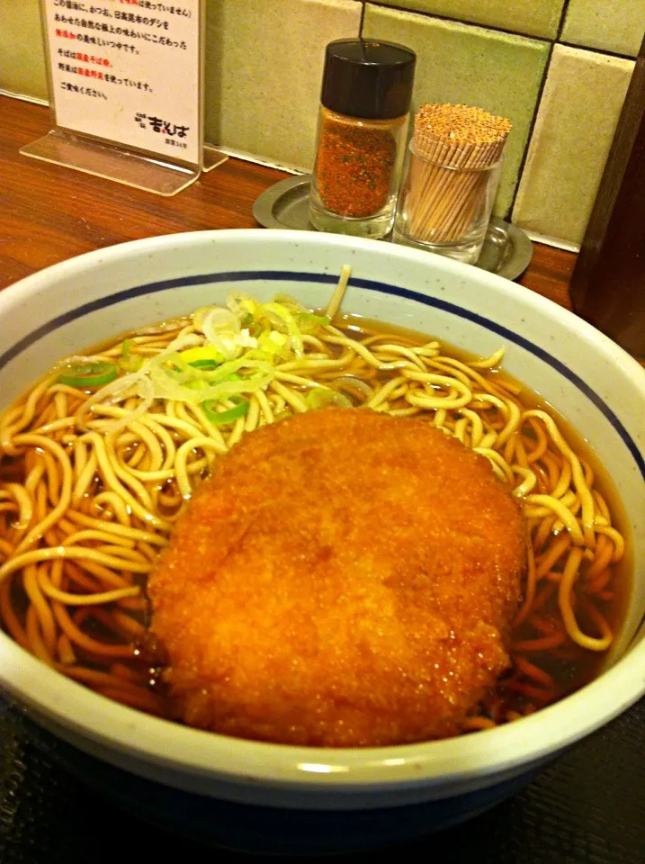 仕事納めのランチはコロッケ蕎麦。|abe yoshiroさん