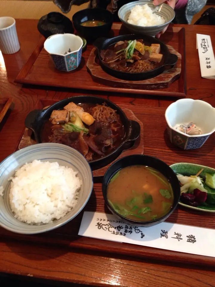 Snapdishの料理写真:猪鍋ランチ Byももんじや|mahirooujiさん