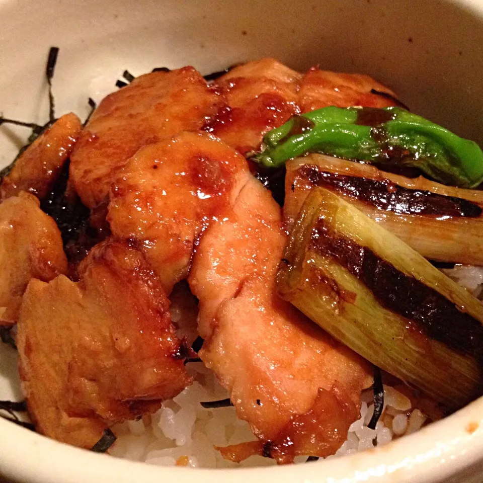 みつせ鶏のきじ焼き丼|梅花権現さん