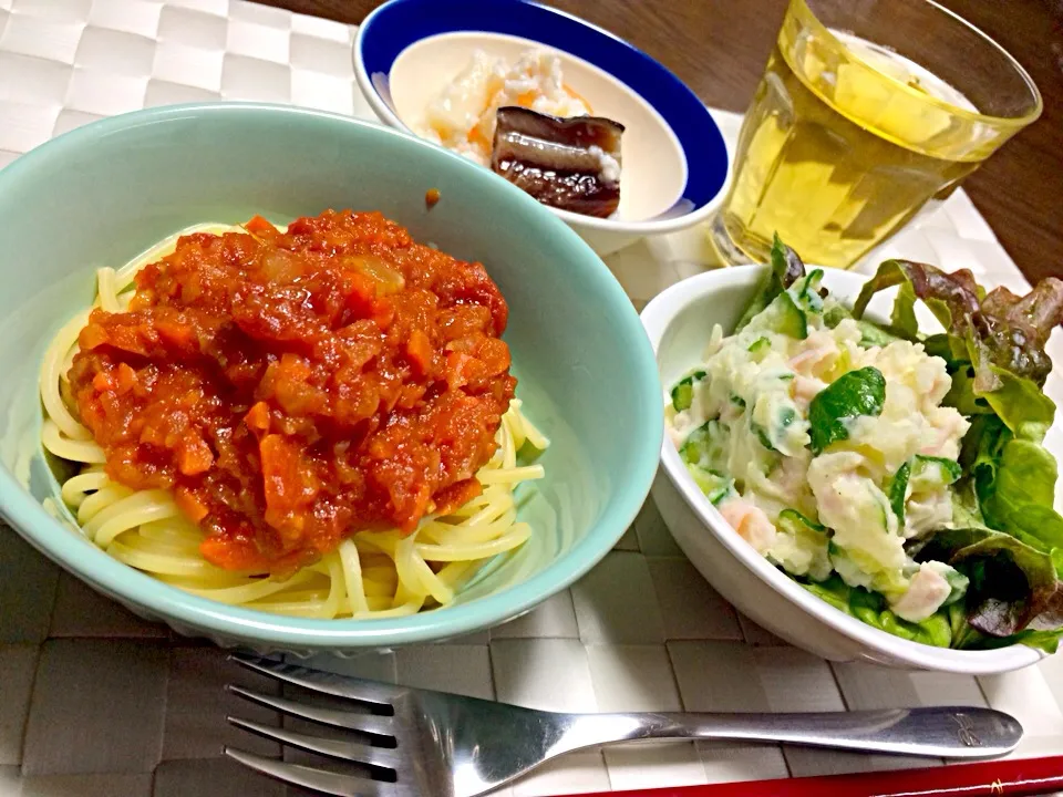 Snapdishの料理写真:トマトソースのスパゲティ ポテトサラダ 大根寿司|リコさん