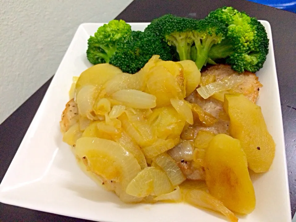 Snapdishの料理写真:Chardonnay Marinated Pork Chop with Apple|Cerisseさん