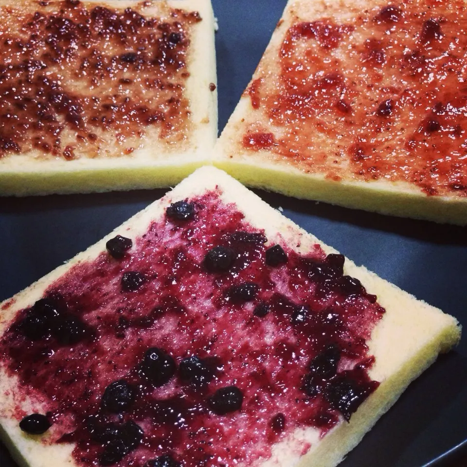 Snapdishの料理写真:Bread with 3 Jam Raspberry Blueberry Strawberry|Jirawan Natibunさん