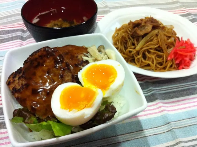 豚ハンバーグ丼・焼きそば・エノキのすまし汁|まーままさん