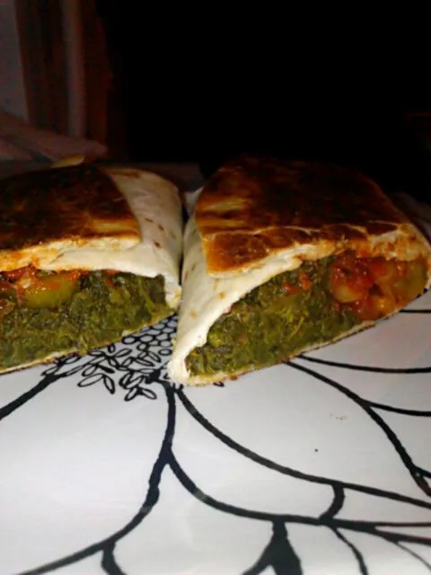 Spinach pie wrap with hots and homemade sauce. Grilled|Polly Gelfusoさん