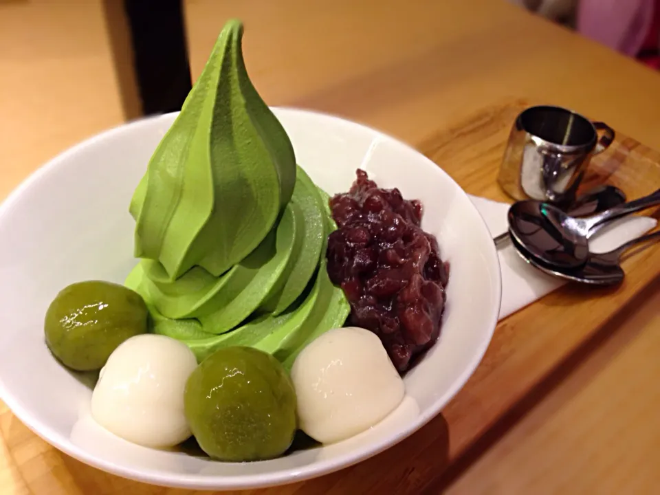 Matcha Icecream with Rice Balls, Red Bean Paste & Black Sugar Syrup|willklhさん