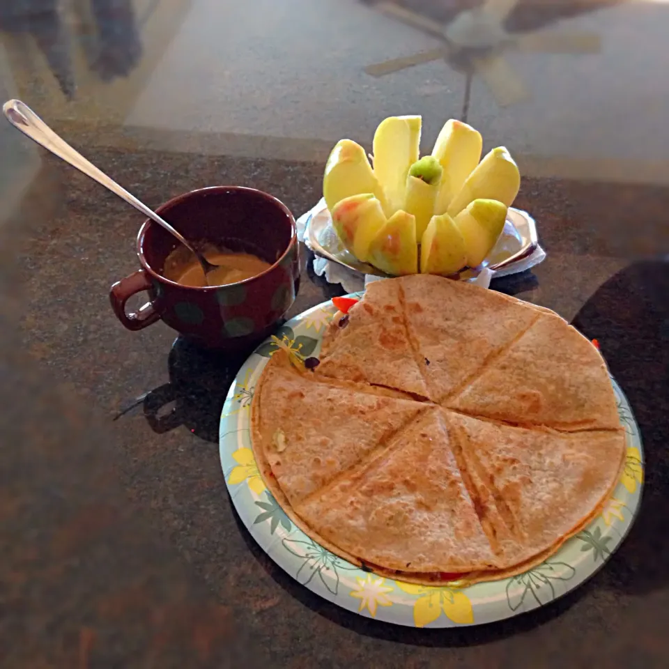 and the finished product 😋 with an apple and pb2 protein sauce (2 tbsp pb2 + 1 scoop vi shape)|ljさん