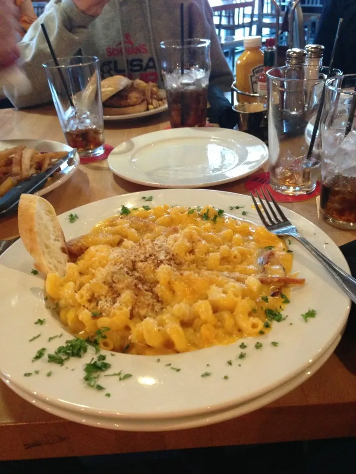 Snapdishの料理写真:Beer Mac & cheese w/ kielbasa|adam adamsさん