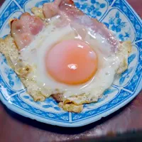 Snapdishの料理写真:ベーコンエッグ|しとりんさん