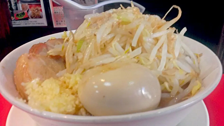 用心棒の豚玉ラーメン＋ショウガW＋脂ちょい＋ニンニク @神保町|大脇さん