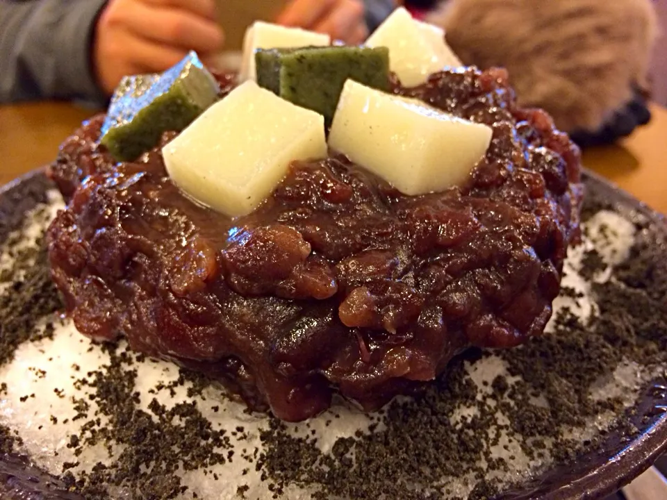 외할머니솜씨 흑임자 팥빙수-black sesame red bean ice dessert ;)|Carrie Kimさん