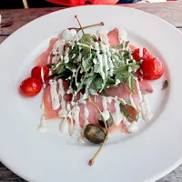 Smoked salmon carpaccio with rocket salad|Navapat Inmelbourneさん