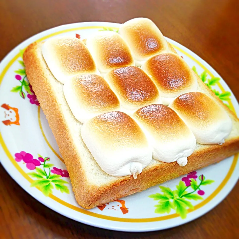 Snapdishの料理写真:マシュマロパン|さやかまんさん