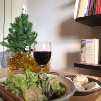 Salad, cheese and crackers & a glass of red.|Rebecca Irbyさん