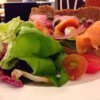 Salmon sandwich at Coffee Bean|Shahrenさん