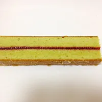 Snapdishの料理写真:スティックケーキ ピスタチオとストロベリー|yumikoさん