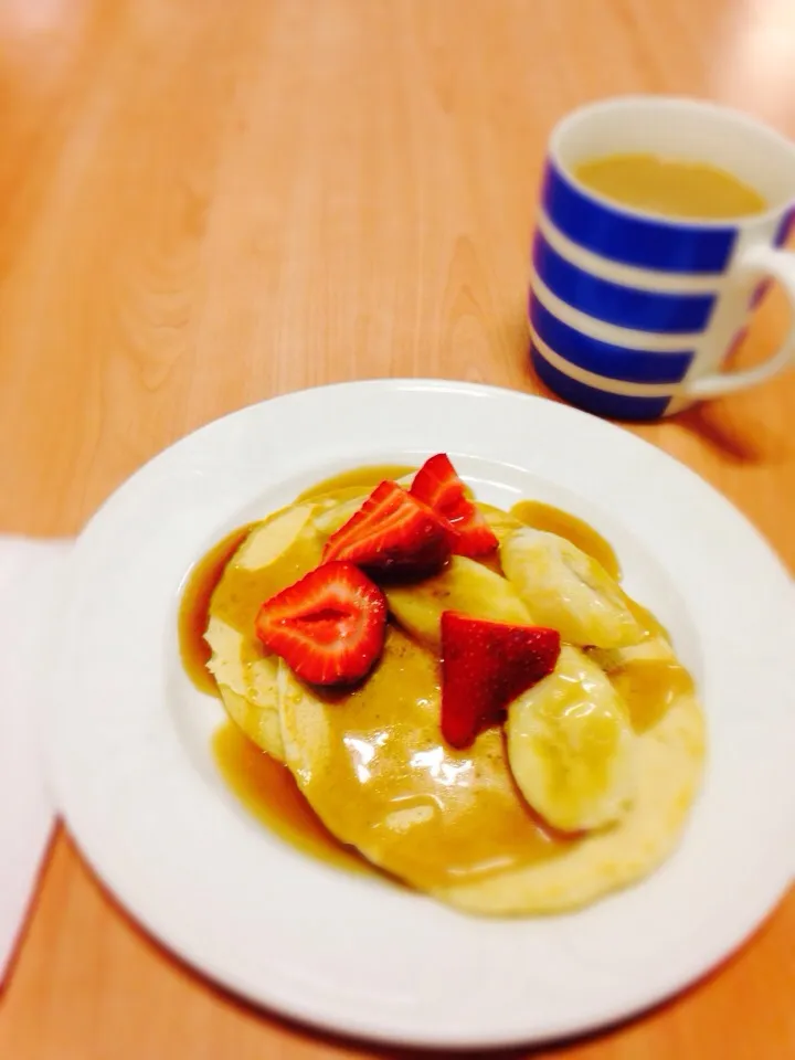 Caramelised Banana & strawberry pancake|kazuko Tsujiさん