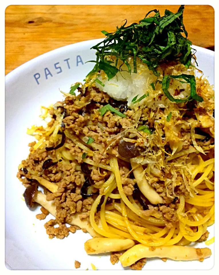 鶏挽き肉としめじの和風パスタ|しょうこさん