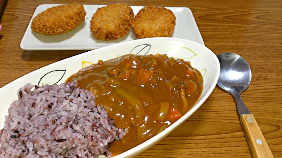 鶏肉のカレー
お肉屋さんのコロッケ|ようかんさん