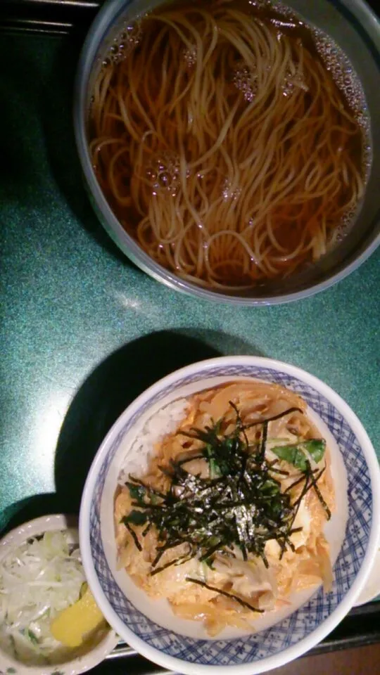 Snapdishの料理写真:蕎麦屋で親子丼|クラキティさん