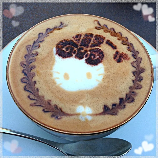 Snapdishの料理写真:Hello Kittyのアートが可愛い♪カフェ・ラテ☆|sanfanさん