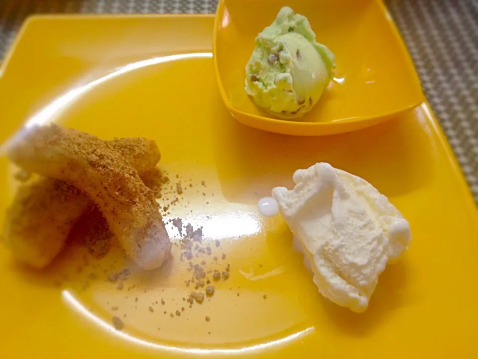 Banana fritter and ice cream|Miki Morisawaさん