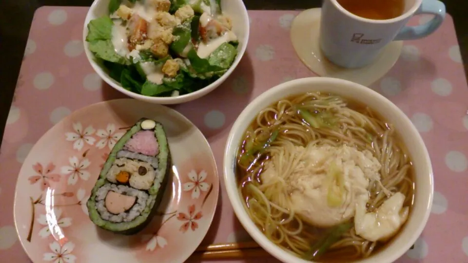 Snapdishの料理写真:ママの夕飯、シーザーサラダ、落とし卵の素麺、サンタ巻き寿司|クラキティさん