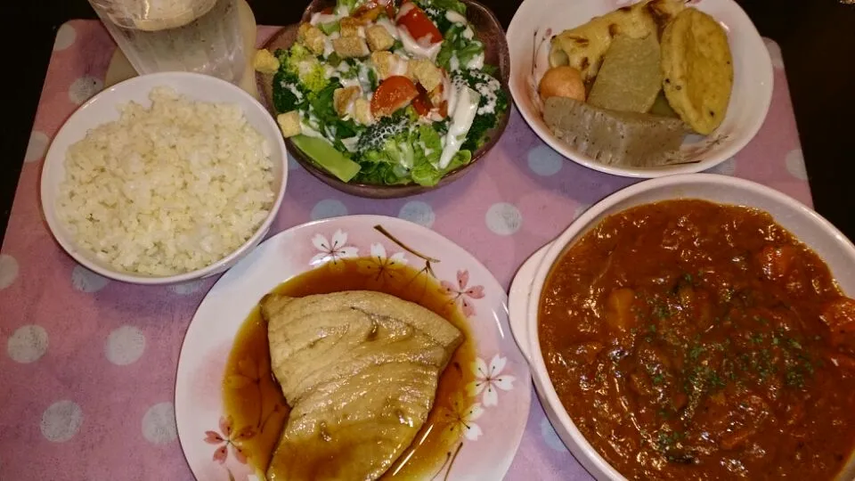 Snapdishの料理写真:ママの夕飯、カジキマグロ煮付け、ビーフシチュー、おでん、シーザーサラダ|クラキティさん