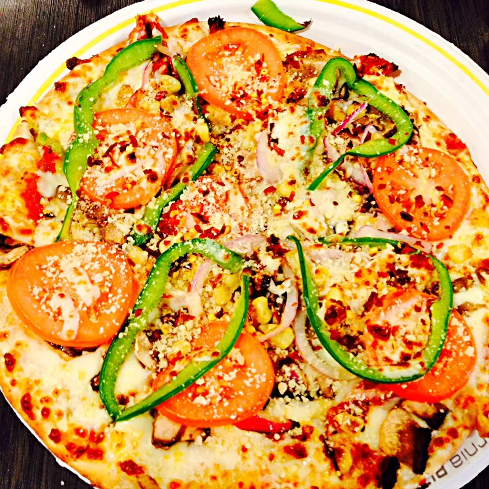 Vegetables pizza @ HNL. Hi|nhoさん