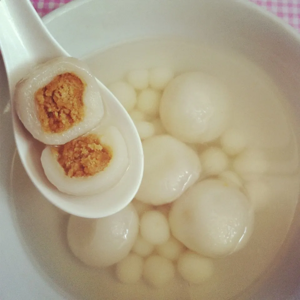 Chowder style " Tong Yuan with ginger soup .|ng geok hienさん