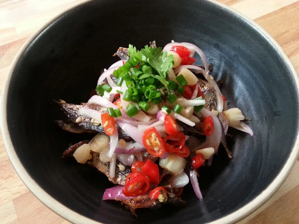 ยำปลาทูหอมเบบี๋.. ทานคู่กับข้าวต้มอร่อยเข้ากัน
salted mackerel spicy salad|ครัวอิอ้วน... Chubby Cookさん