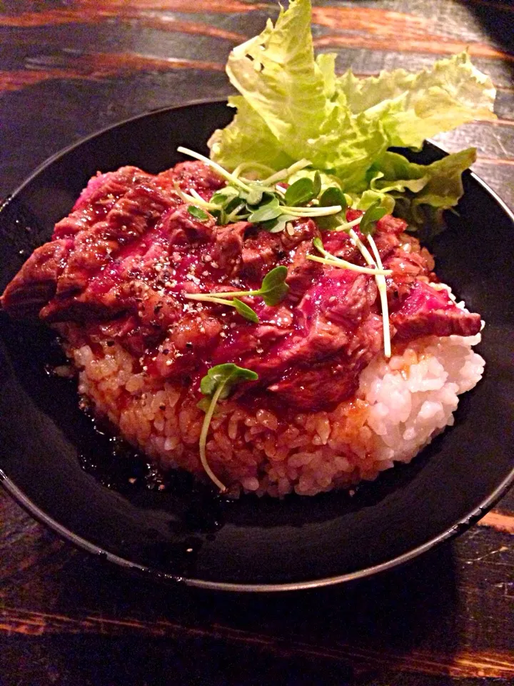 ステーキ丼|あちょんさん