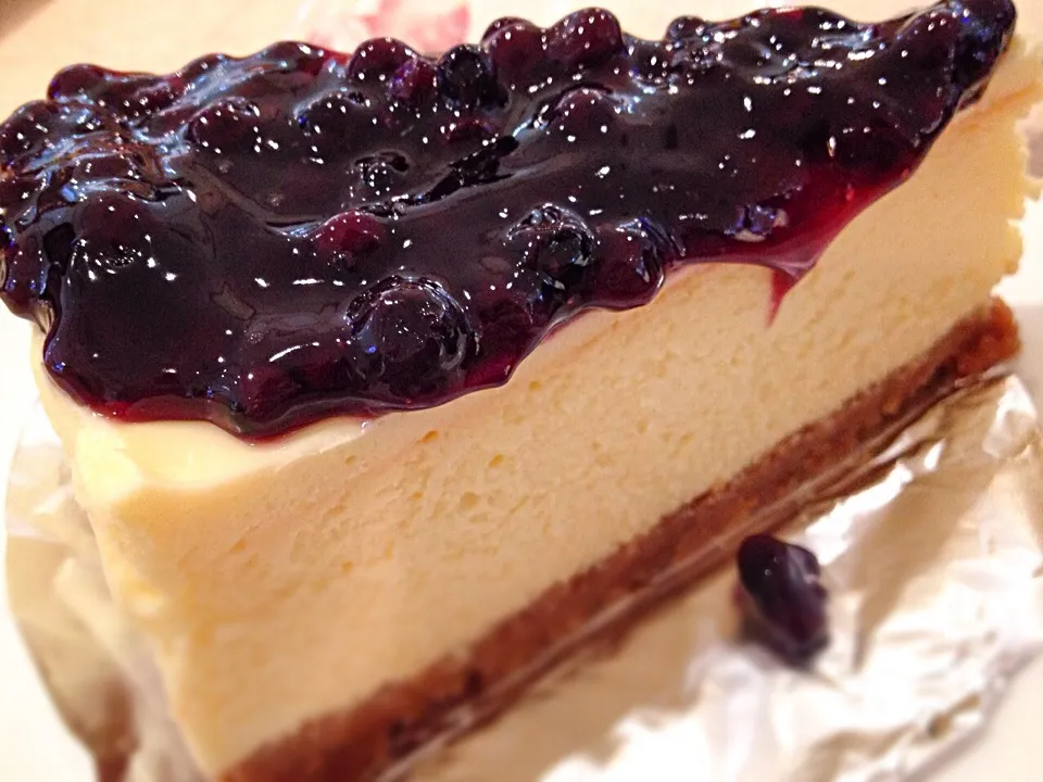 New York Cheesecake with Blueberry Topping|Ashley Naiさん