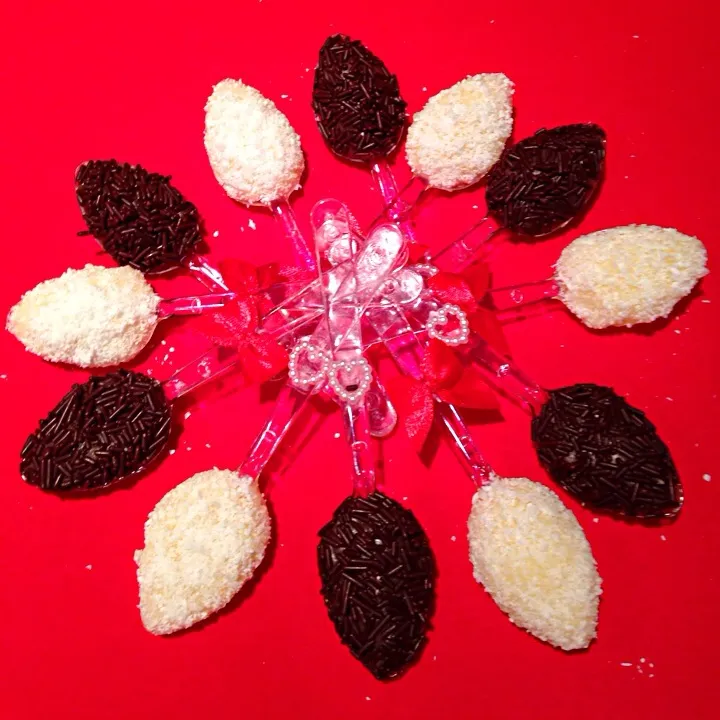 Snapdishの料理写真:Beijinho e Brigadeiro de colher|Adriana Masukoさん