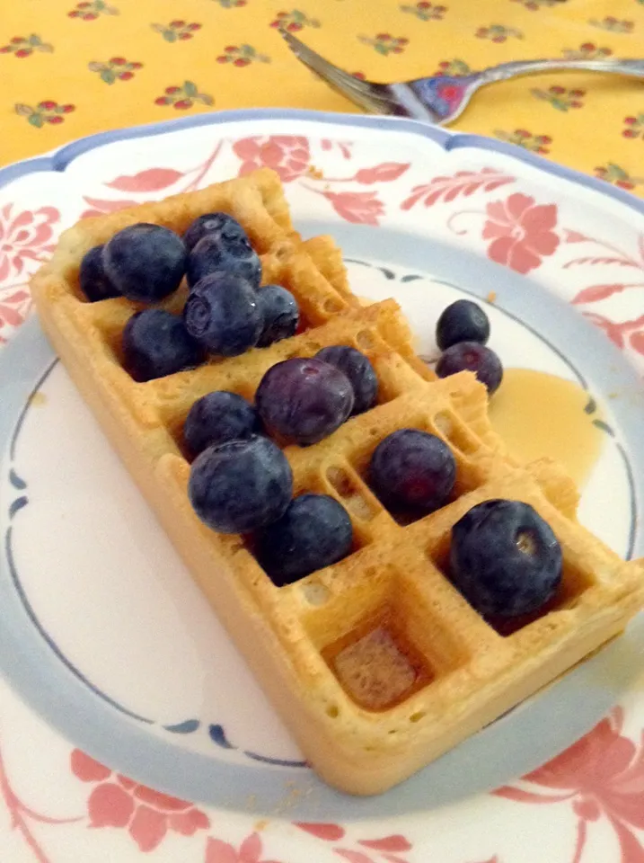 Waffles with blueberries|Sai linさん