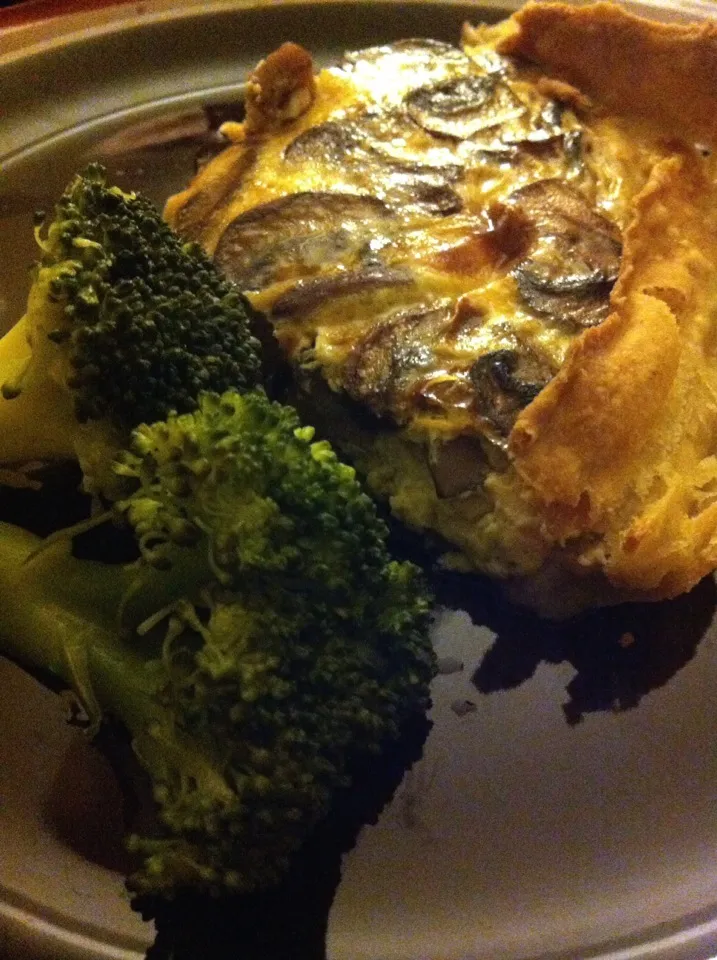 Festive mushroom quiche w/ broccoli|Nick Hiderさん