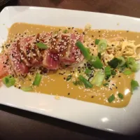 Ling & Louie's Bar and Grill Blackened Ahi Tuna with Asian slaw|ashleigh niedbalskiさん