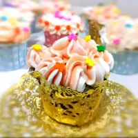 Snapdishの料理写真:Ombre colorful cupcakes|Veronica Angelia Djさん