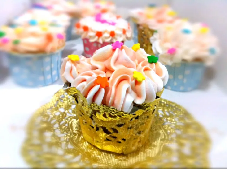 Ombre colorful cupcakes|Veronica Angelia Djさん