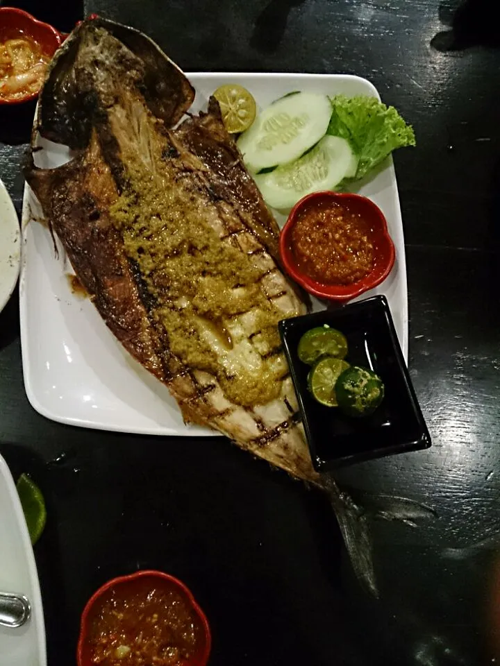 Grilled Saba fish at Baba street foodcourt, Batam|andreeさん