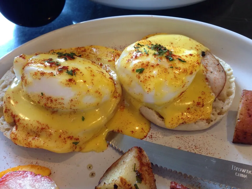 Traditional Egg Benedict|nakasyさん